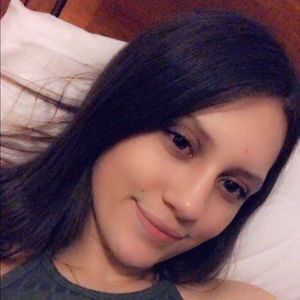 Meet your Posher, Daniela